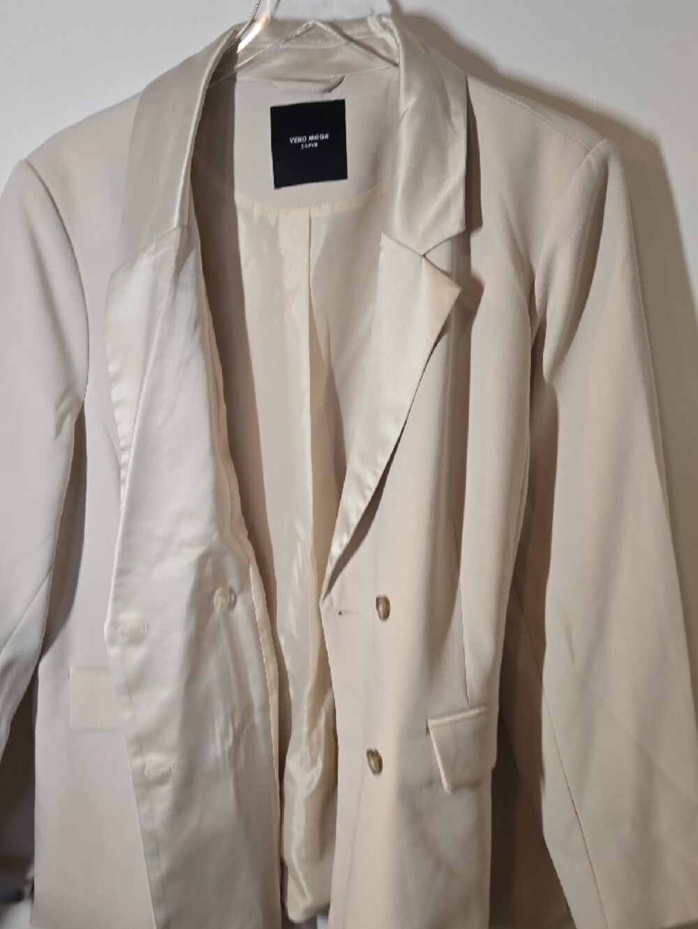Vero Moda Cream Double-Breasted Satin-Lapel Blazer - Picture 9 of 9
